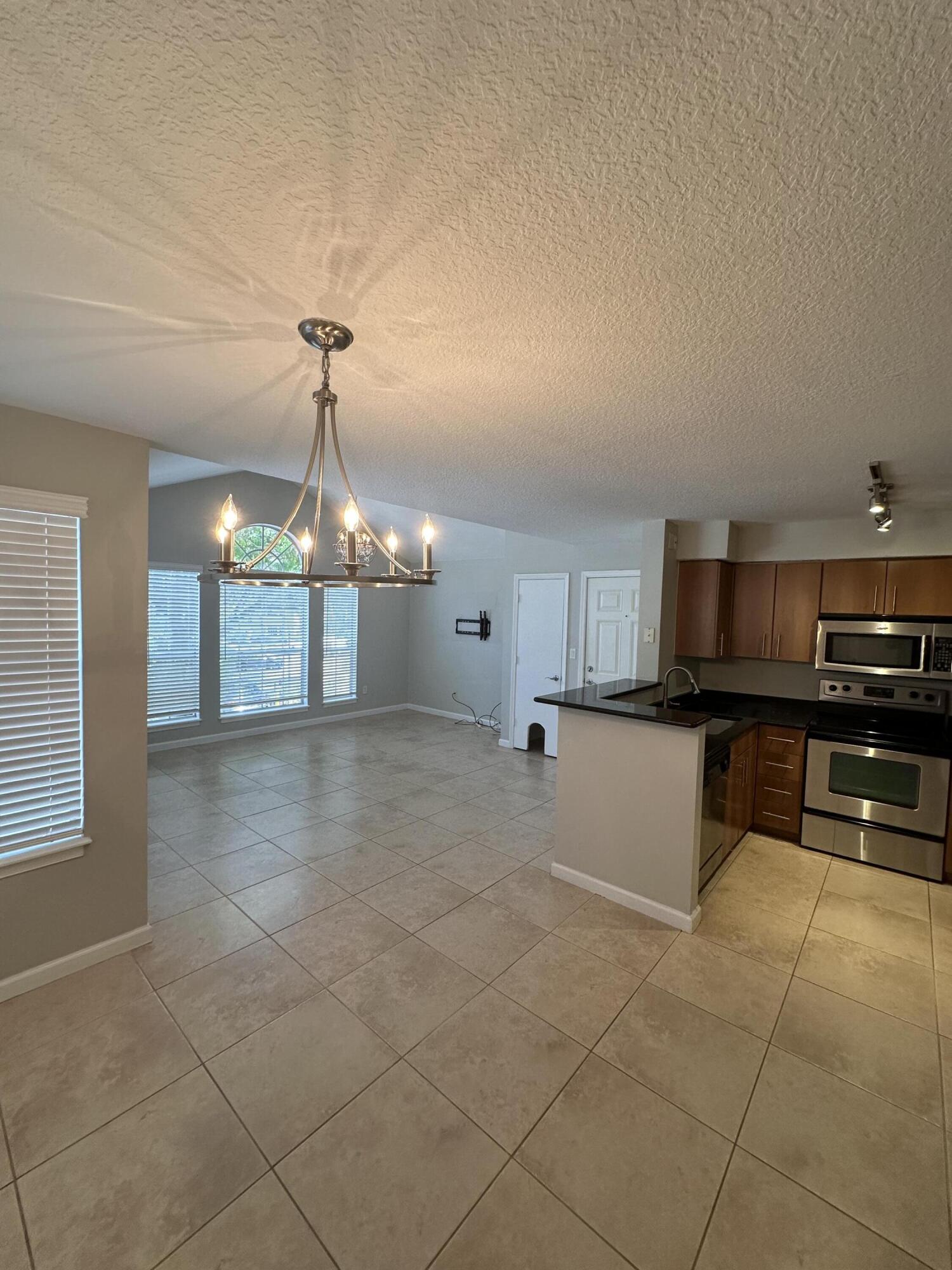 1050 Crystal Way, Unit H Delray Beach, FL 33444 - Photo 7 of 41 BahiaMainLivingArea