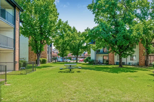 $861 | 4600 West Pioneer Drive, Unit 112, Irving, TX 75061