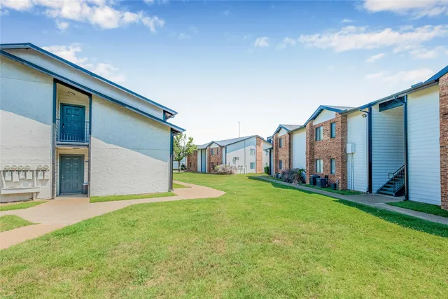 $861 | 4600 West Pioneer Drive, Unit 112, Irving, TX 75061