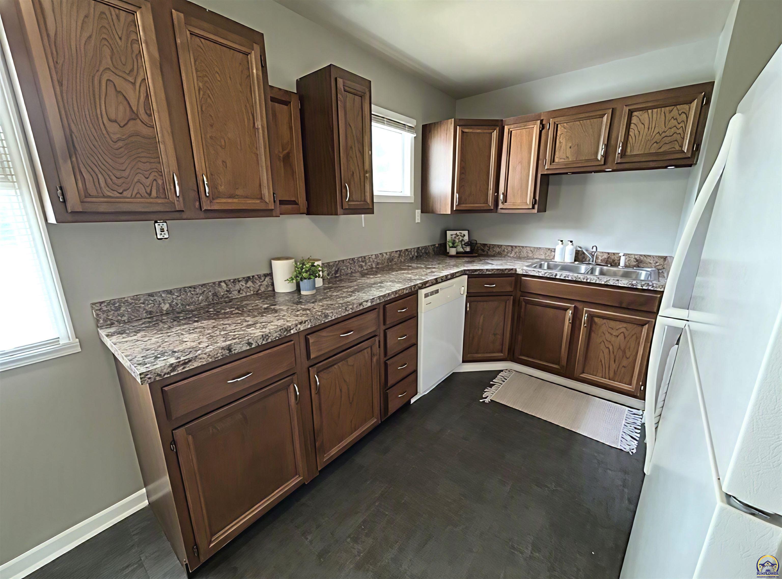 3912 Southwest 26th Street Topeka, KS 66614 - Photo 6 of 19