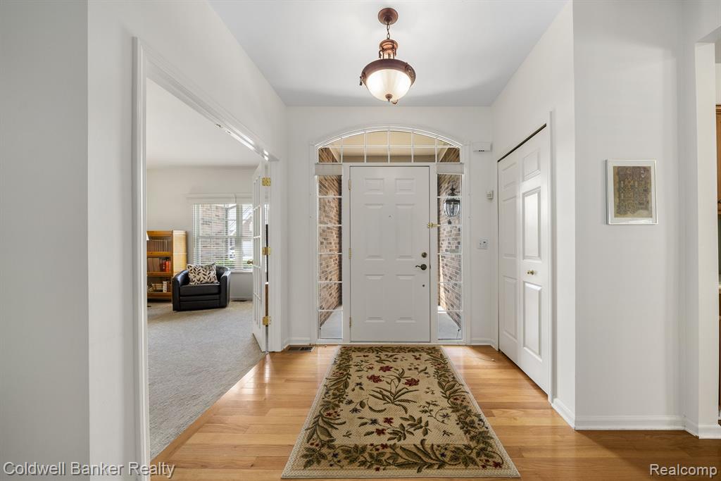 2206 Lagoon Drive Rochester Hills, MI 48309 - Photo 5 of 37