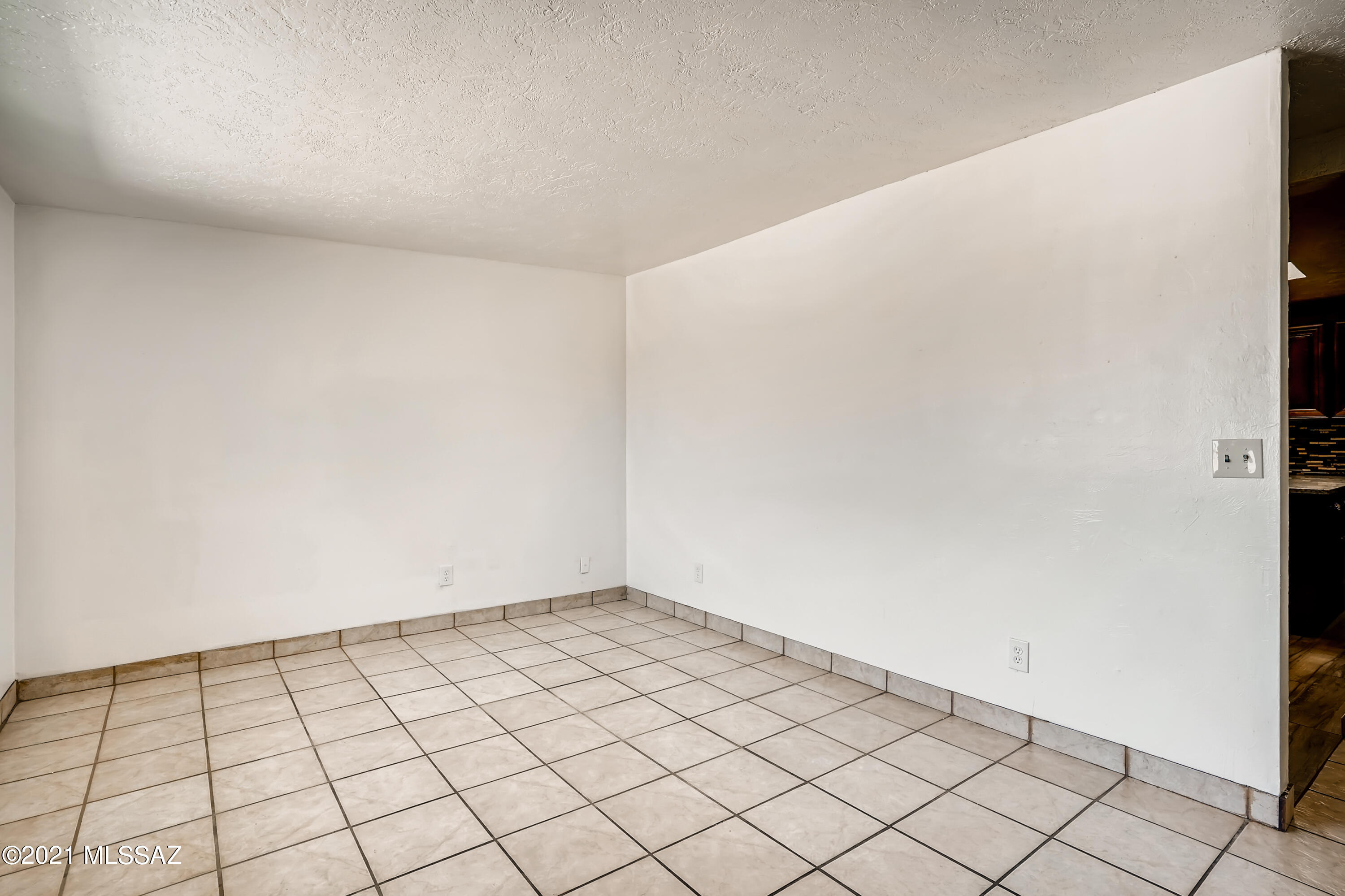 8320 East Rolling Ridge Street Tucson, AZ 85710 - Photo 5 of 32 Gallery Image 5