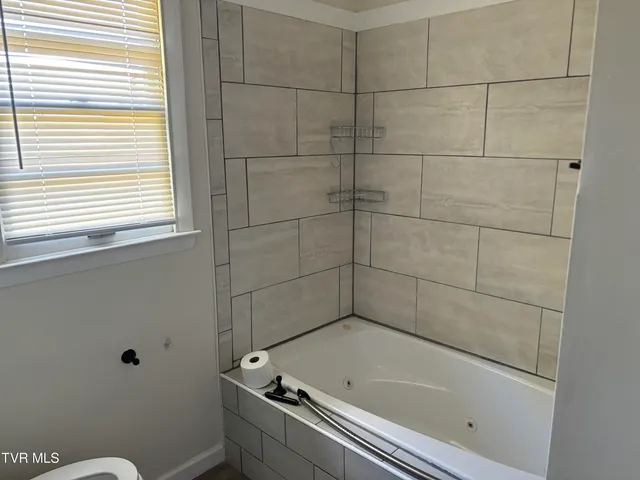 $1,950 | 2703 West Walnut Street, Unit 8, Johnson City, TN 37604