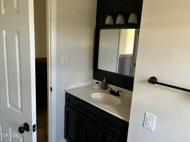 $1,950 | 2703 West Walnut Street, Unit 8, Johnson City, TN 37604