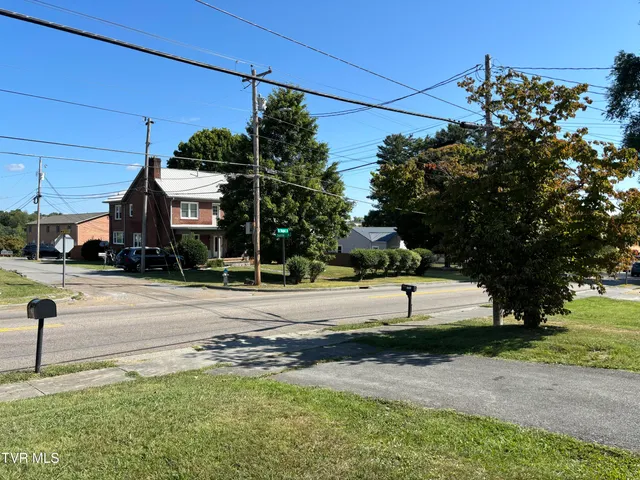 $1,950 | 2703 West Walnut Street, Unit 8, Johnson City, TN 37604