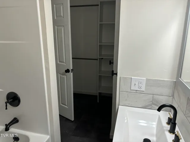 $1,950 | 2703 West Walnut Street, Unit 8, Johnson City, TN 37604