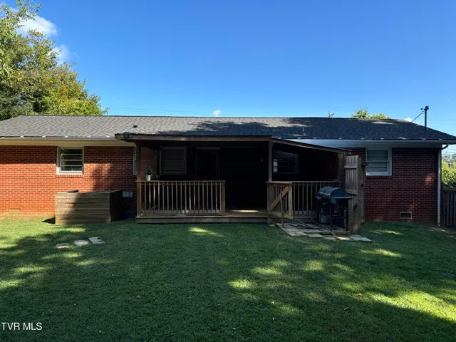 $1,950 | 2703 West Walnut Street, Unit 8, Johnson City, TN 37604