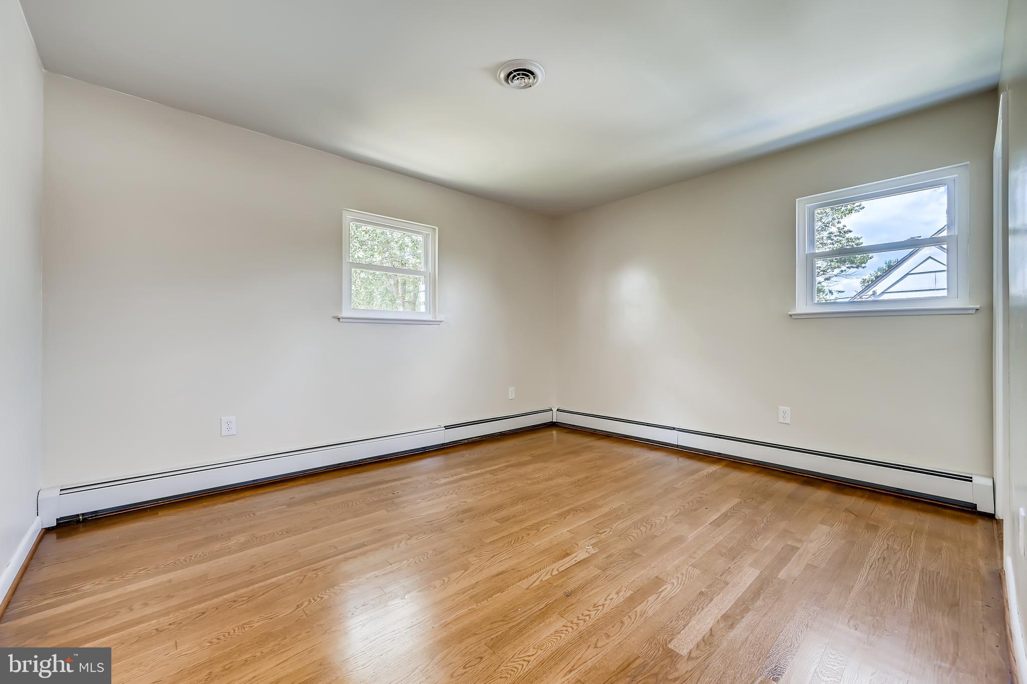 6111 Collinsway Road Baltimore, MD 21228 - Photo 14 of 36