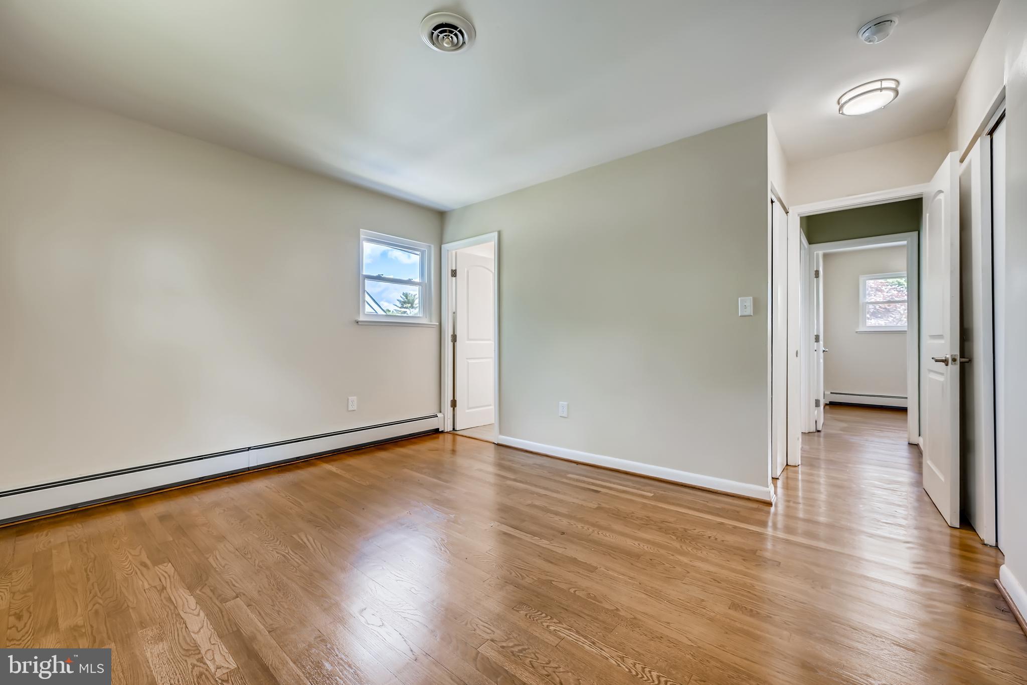 6111 Collinsway Road Baltimore, MD 21228 - Photo 15 of 36