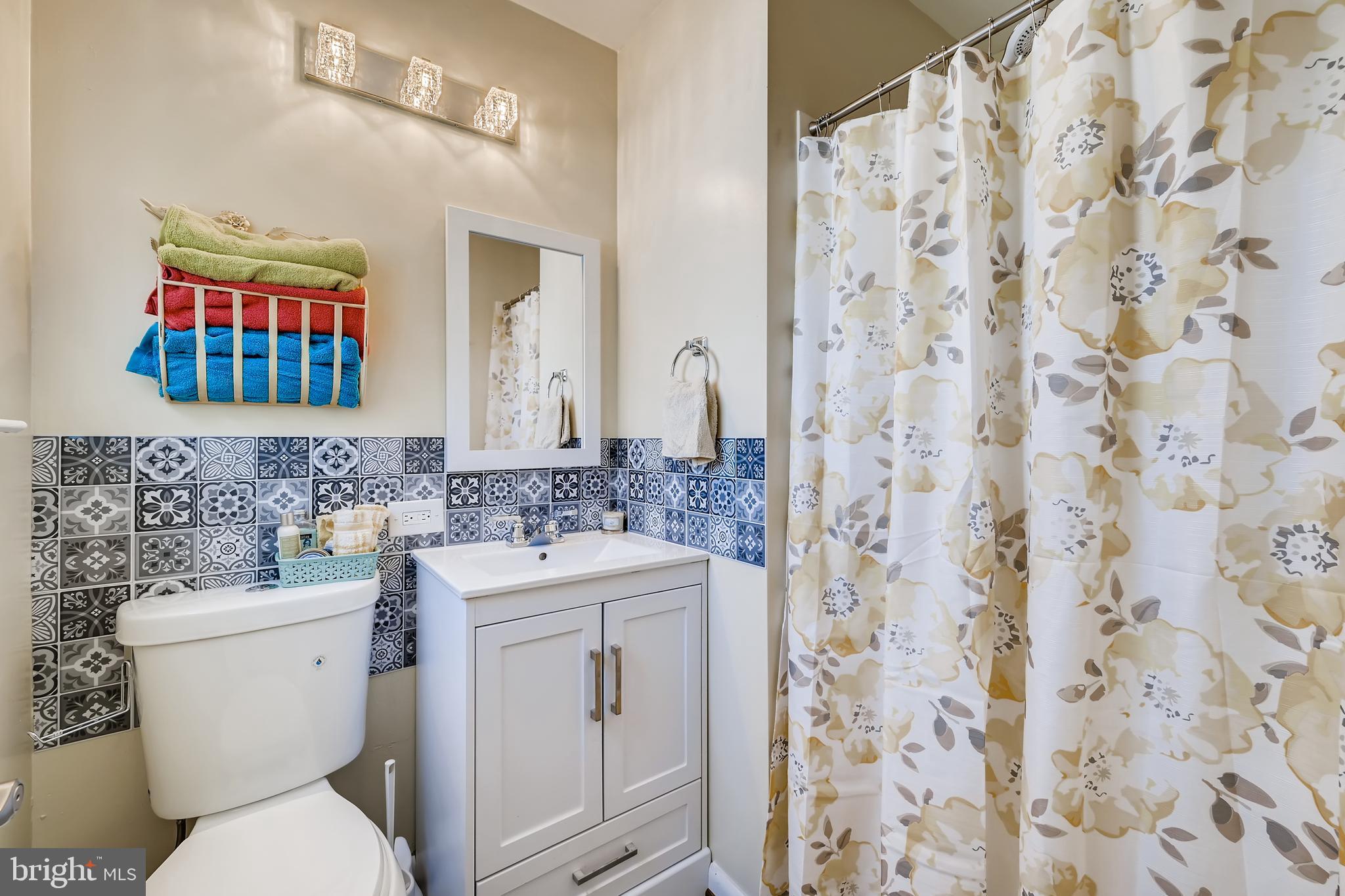 6111 Collinsway Road Baltimore, MD 21228 - Photo 16 of 36 Primary bedroom en suite bath