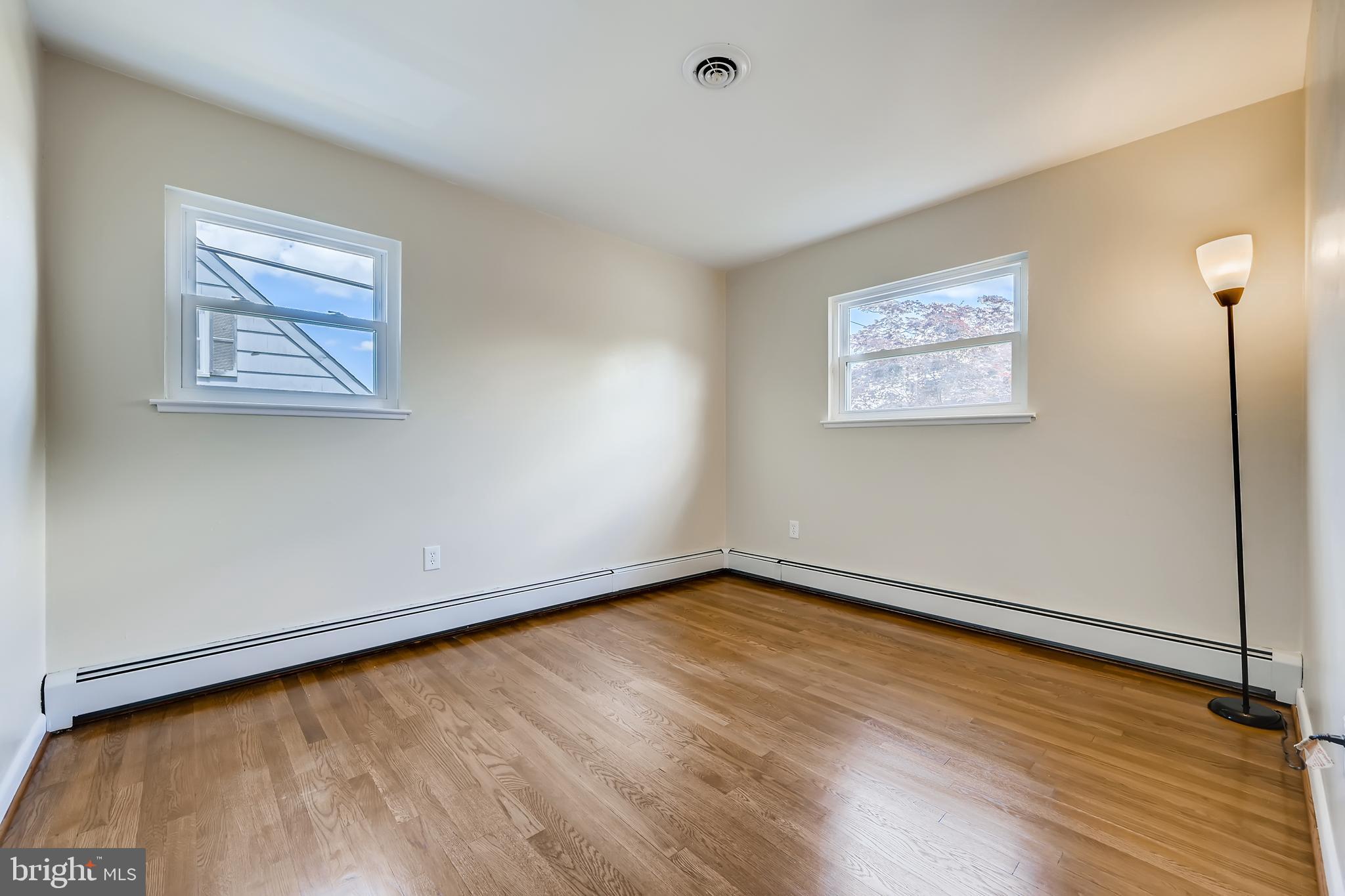 6111 Collinsway Road Baltimore, MD 21228 - Photo 18 of 36