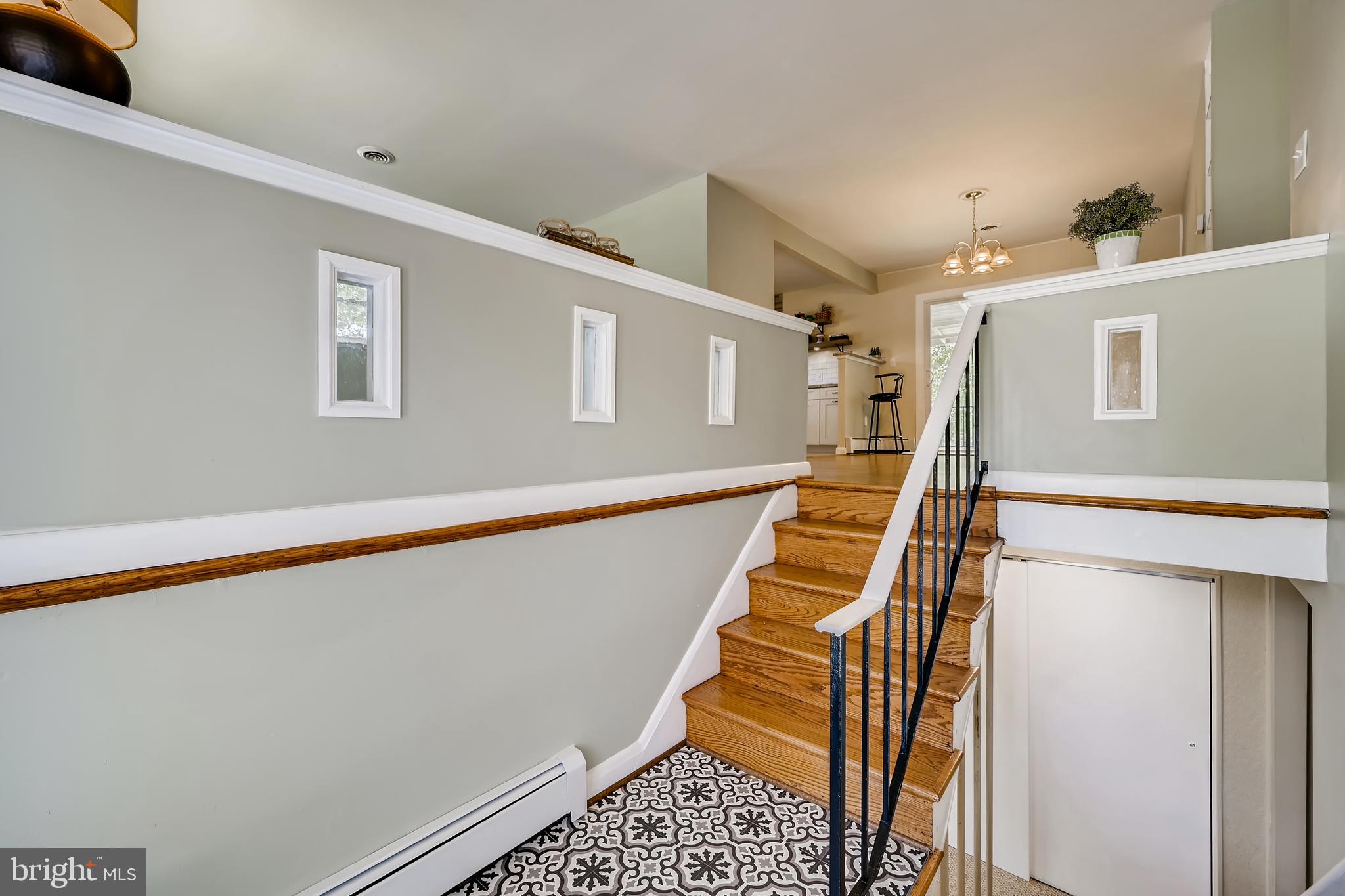 6111 Collinsway Road Baltimore, MD 21228 - Photo 3 of 36