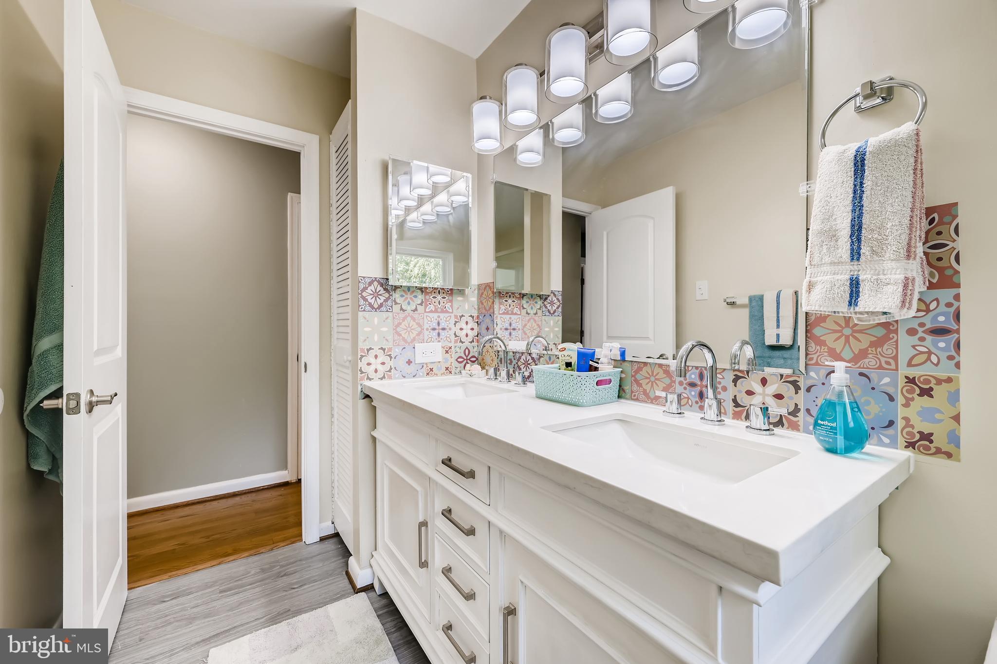6111 Collinsway Road Baltimore, MD 21228 - Photo 21 of 36 Main level hall bath