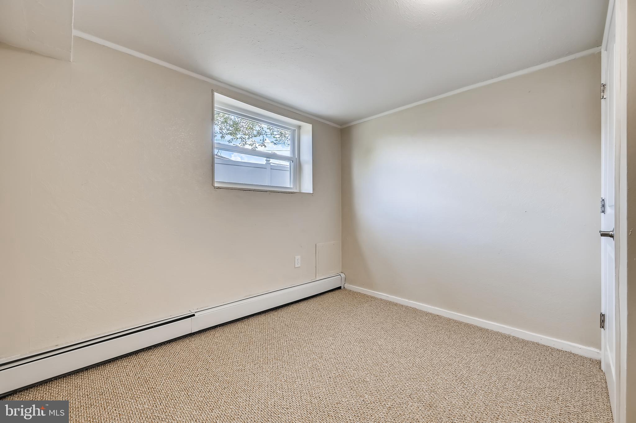 6111 Collinsway Road Baltimore, MD 21228 - Photo 26 of 36