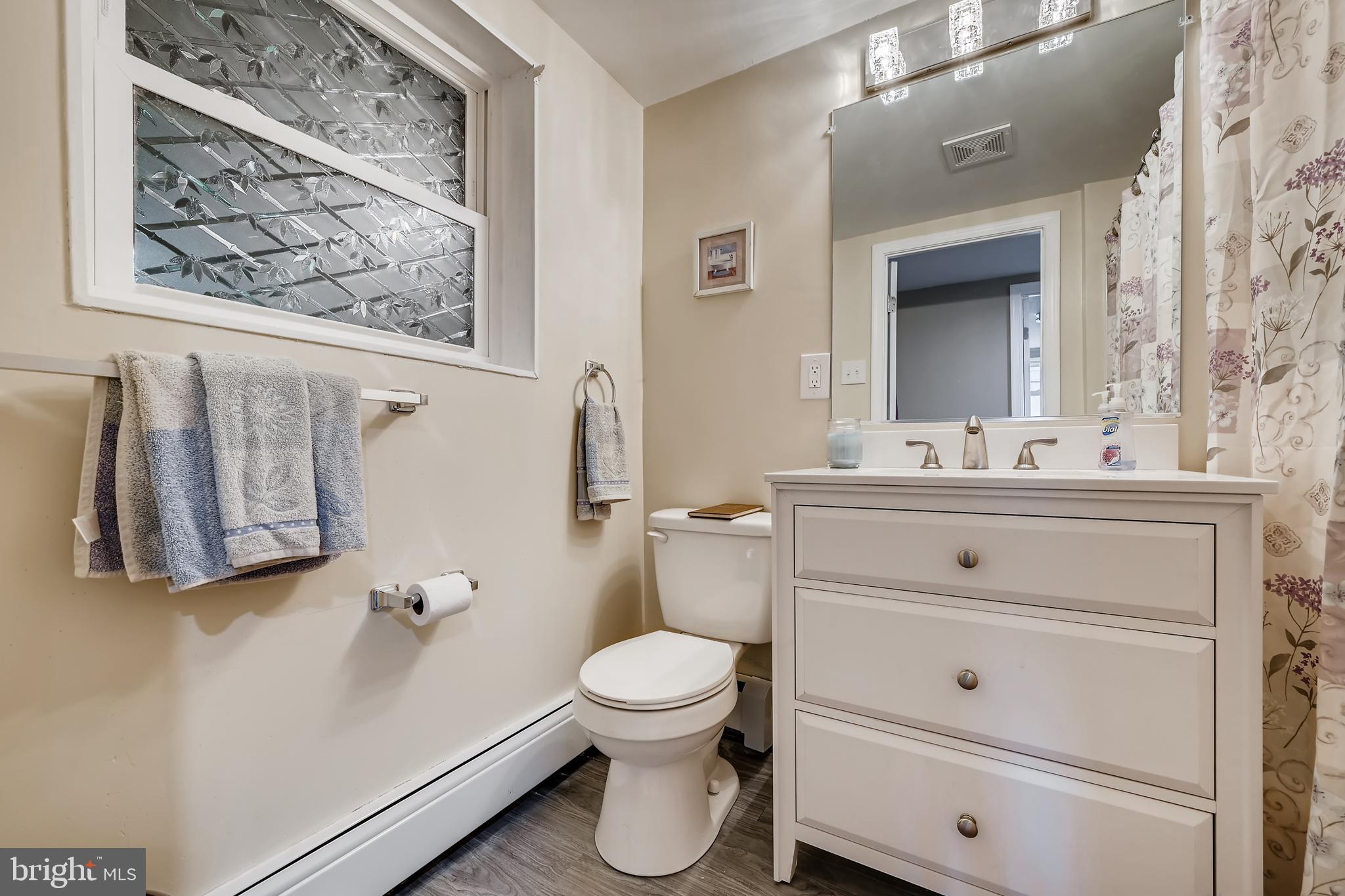 6111 Collinsway Road Baltimore, MD 21228 - Photo 27 of 36 Lower level bath