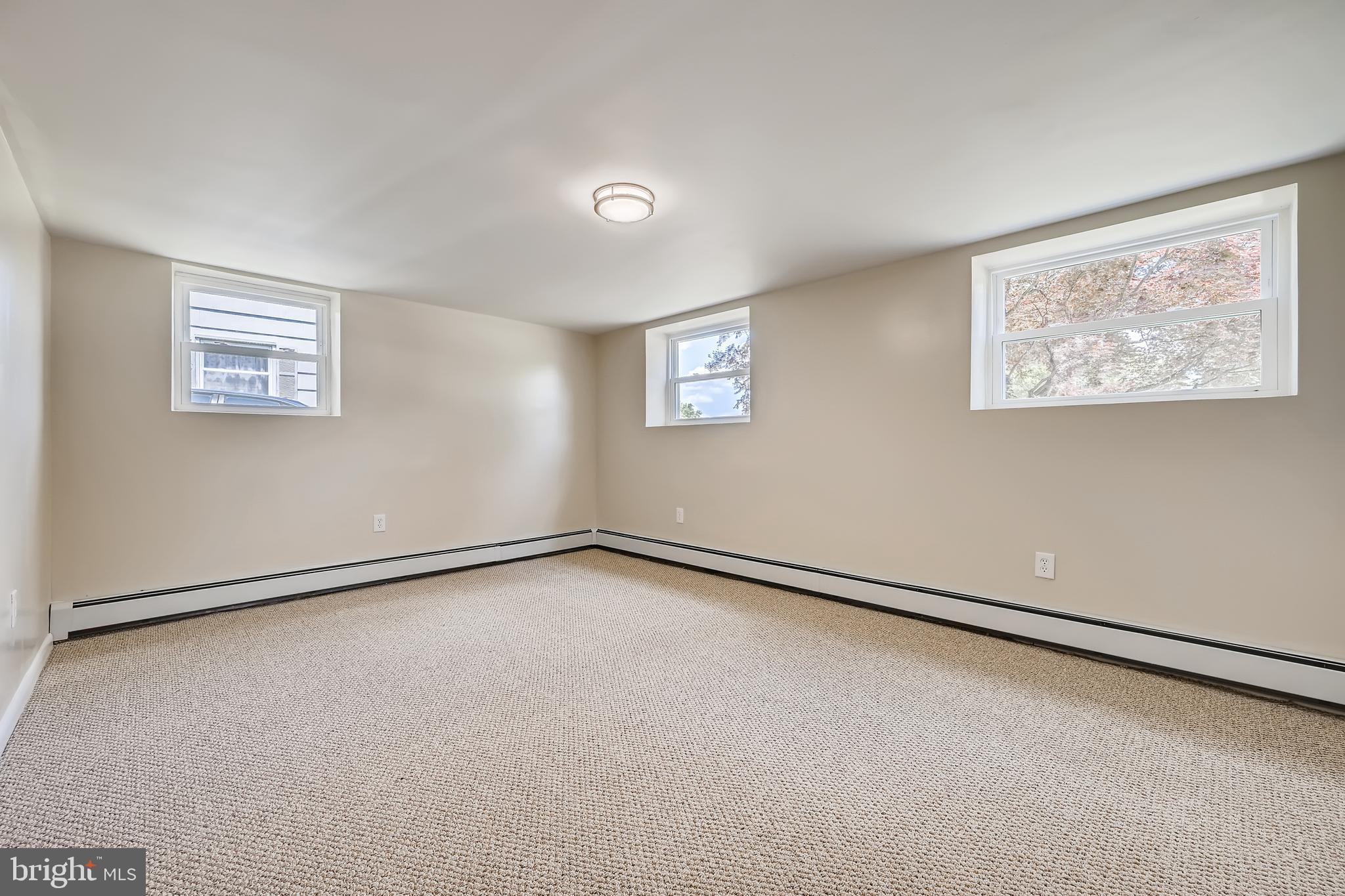 6111 Collinsway Road Baltimore, MD 21228 - Photo 28 of 36