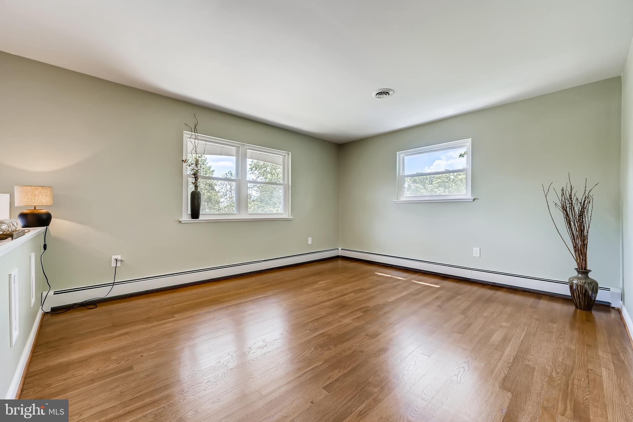 6111 Collinsway Road Baltimore, MD 21228 - Photo 5 of 36
