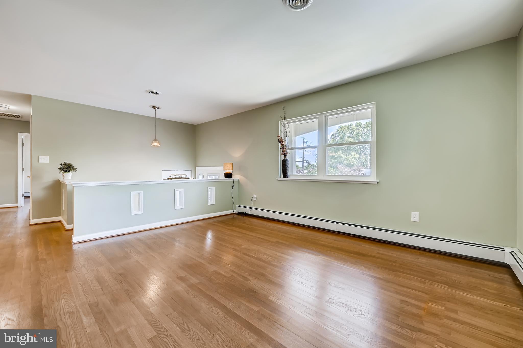 6111 Collinsway Road Baltimore, MD 21228 - Photo 6 of 36