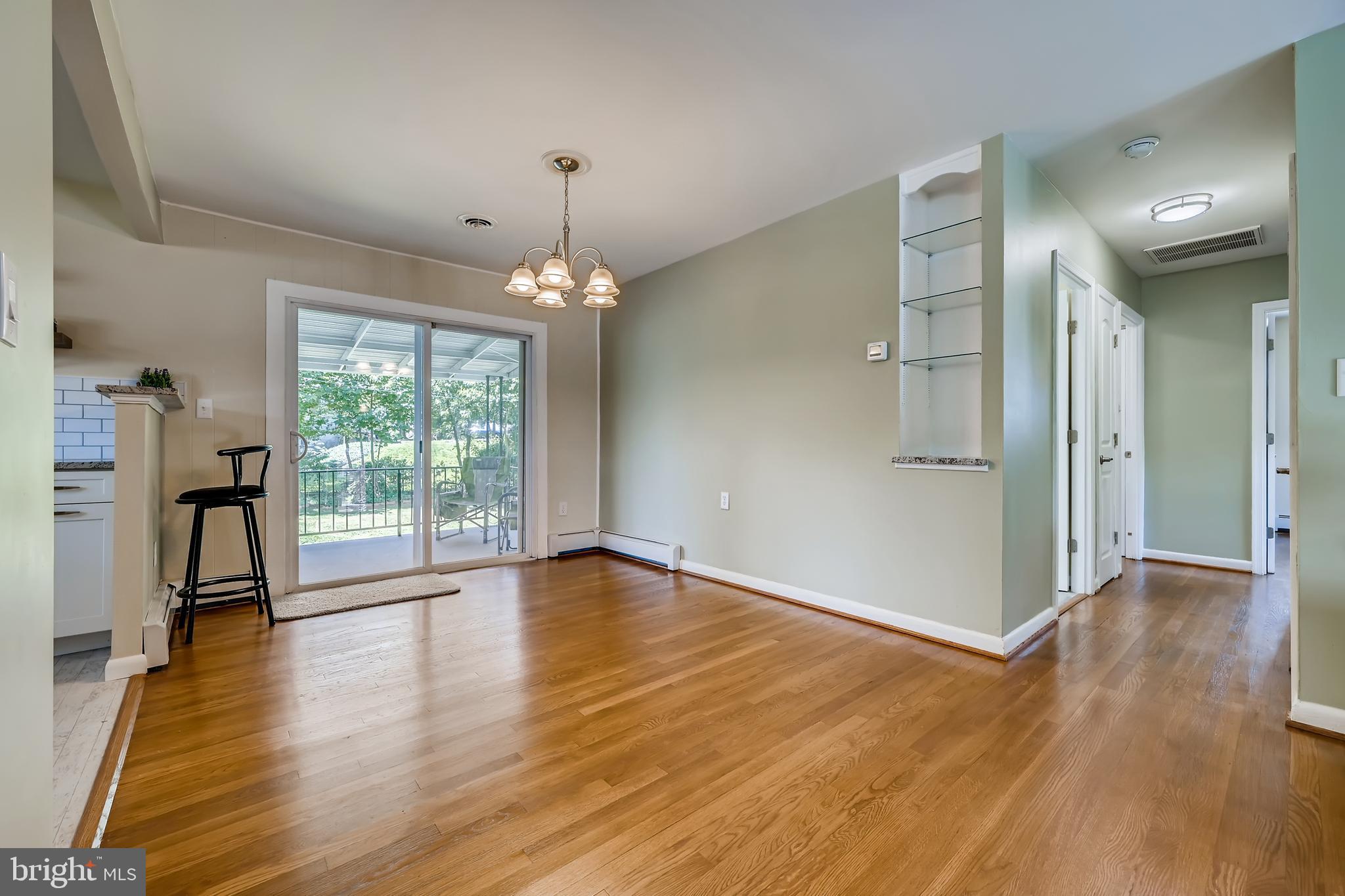6111 Collinsway Road Baltimore, MD 21228 - Photo 7 of 36
