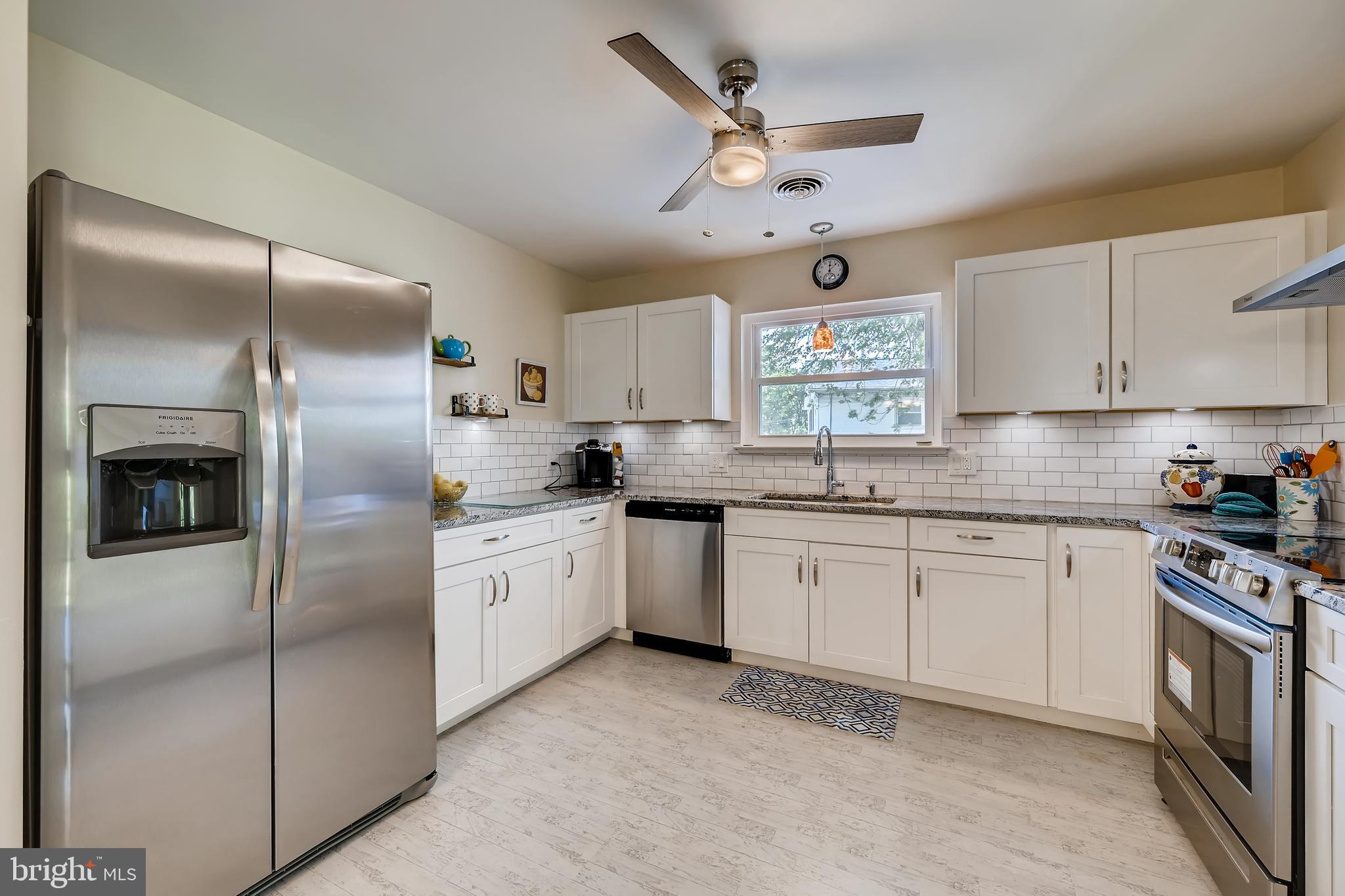 6111 Collinsway Road Baltimore, MD 21228 - Photo 10 of 36