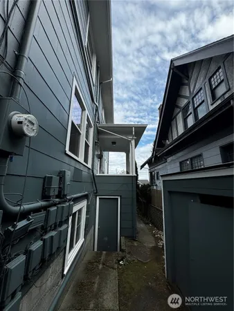 $1,600,000 | 5235 19th Avenue Northeast, Seattle, WA 98105