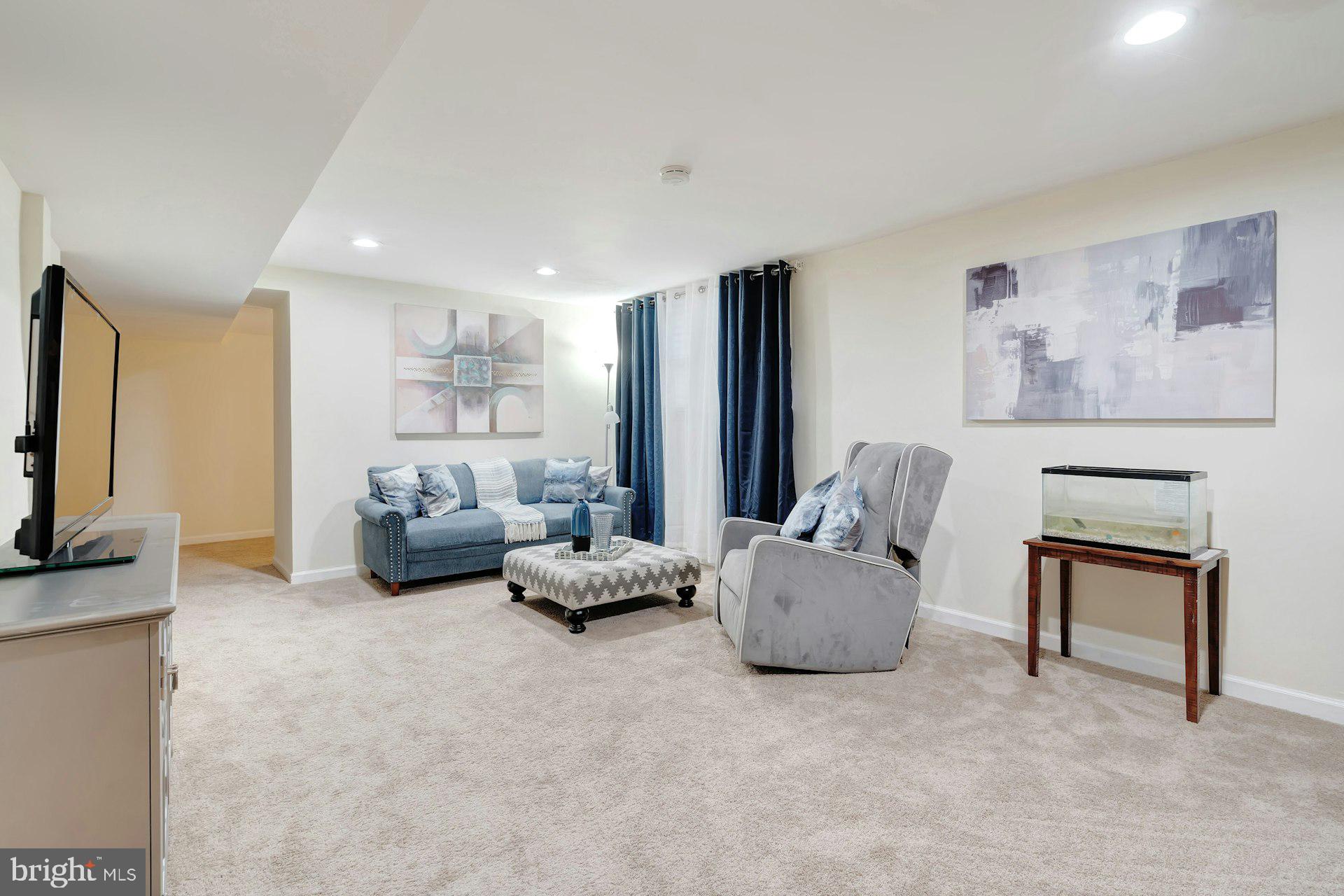 900 East Tantallon Drive Fort Washington, MD 20744 - Photo 13 of 43 Living Room