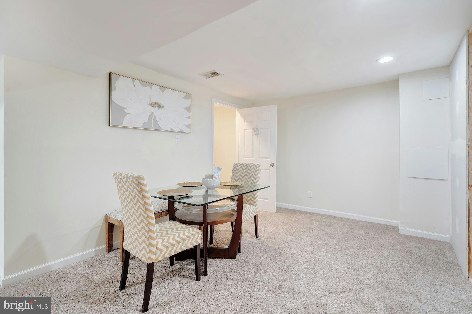 900 East Tantallon Drive Fort Washington, MD 20744 - Photo 17 of 43 Sitting Area