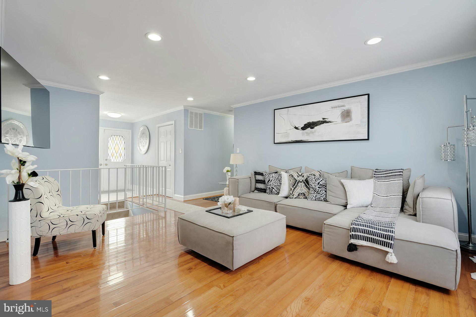 900 East Tantallon Drive Fort Washington, MD 20744 - Photo 2 of 43 Living Room