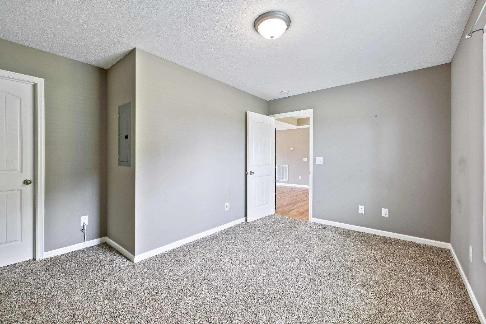 819 White Road Portland, TN 37148 - Photo 8 of 21 an empty room with closet and a bathroom