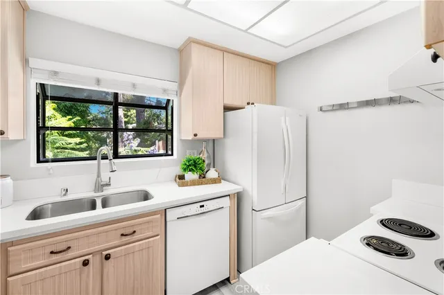 $570,000 | 90 Lakepines, Irvine, CA 92620