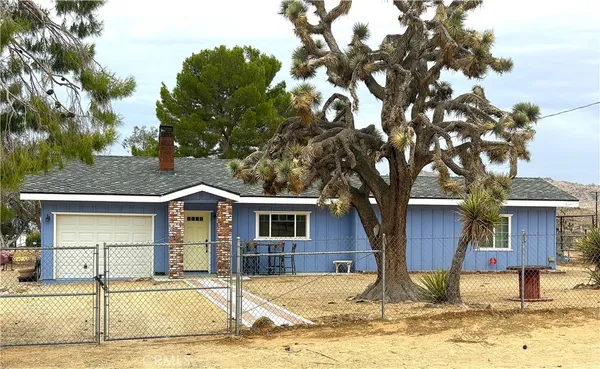 $2,500 | 16524 Oldenburg Road, Apple Valley, CA 92307