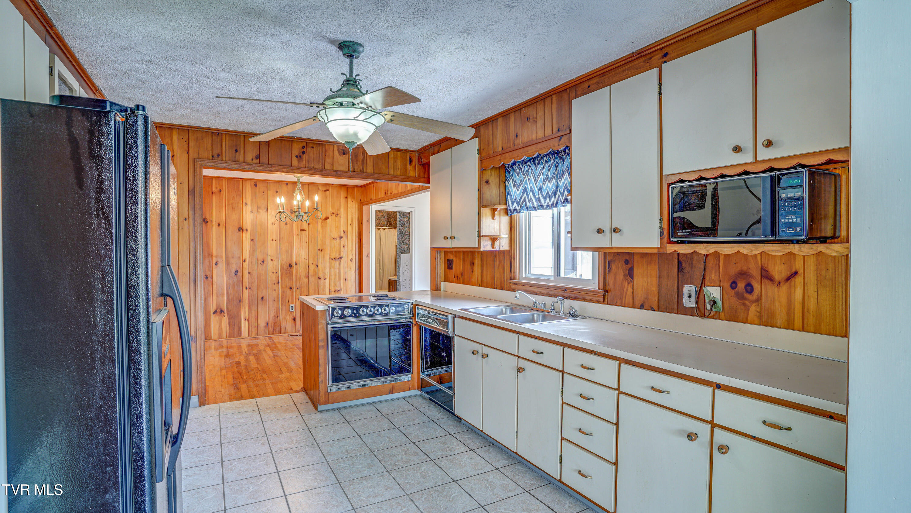 202 Redwood Road Bristol, TN 37620 - Photo 15 of 39 DSC02764_5_6_7_8