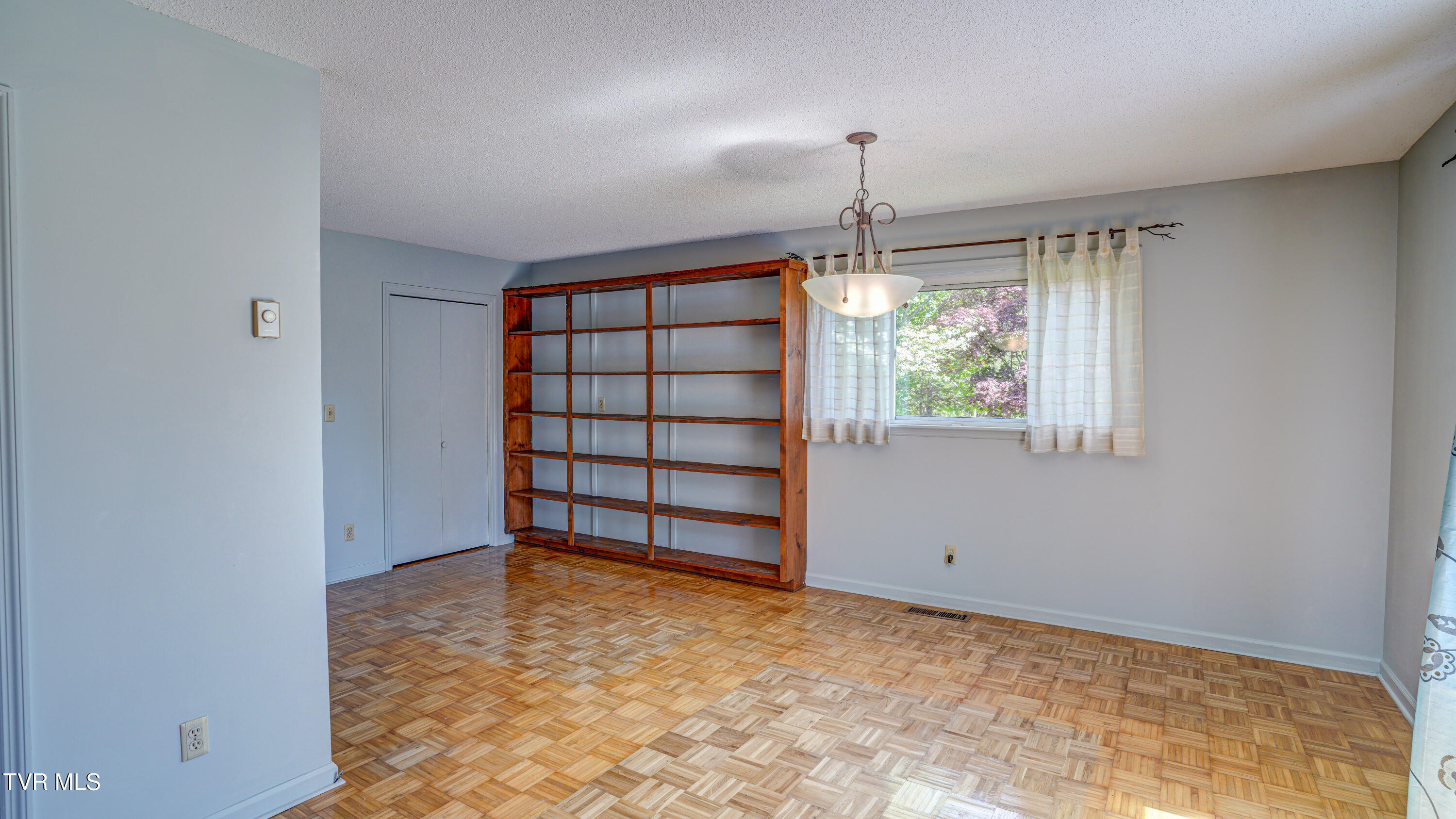 202 Redwood Road Bristol, TN 37620 - Photo 21 of 39 DSC02799_800_801_802_803