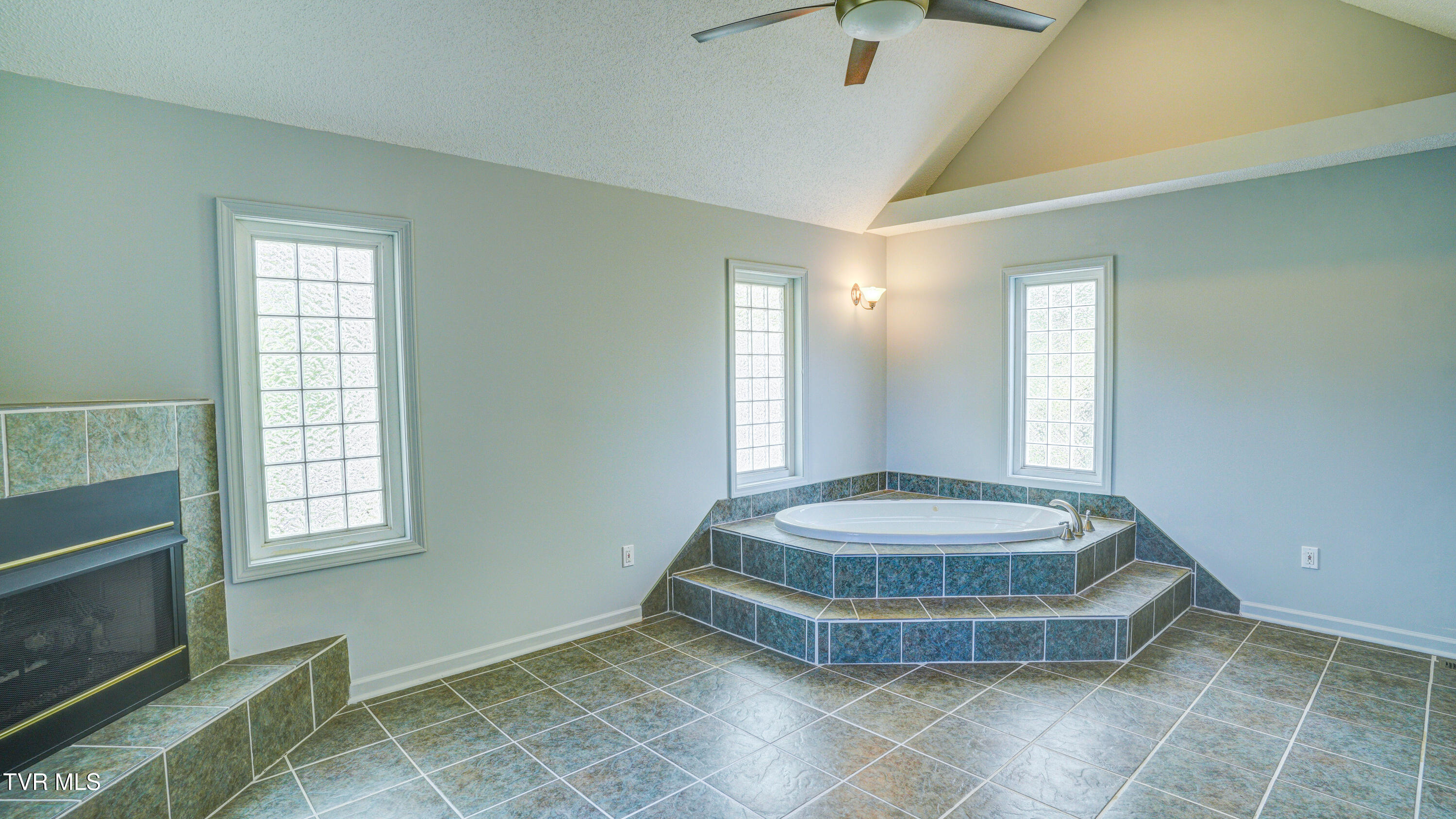 202 Redwood Road Bristol, TN 37620 - Photo 36 of 39 DSC02874_5_6_7_8