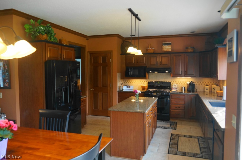 957 Pontius Road Mogadore, OH 44260 - Photo 2 of 24
