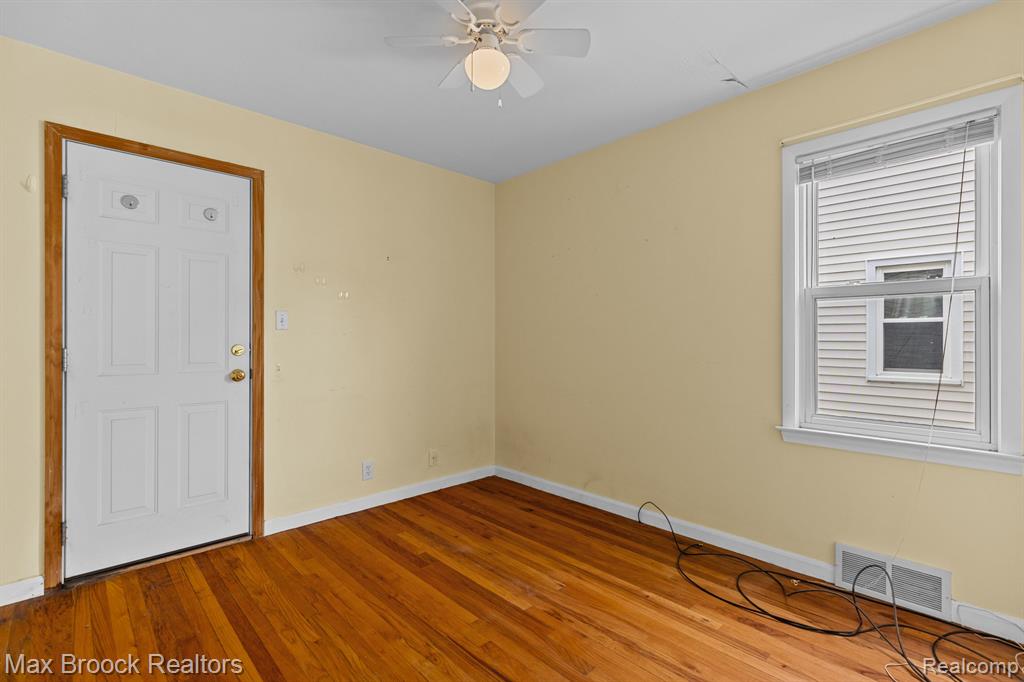 1175 Eaton Road Berkley, MI 48072 - Photo 12 of 28