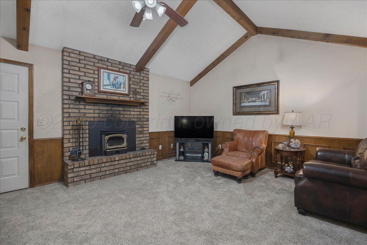 6008 Rutgers Street Amarillo, TX 79109 - Photo 4 of 22 04-Living Room