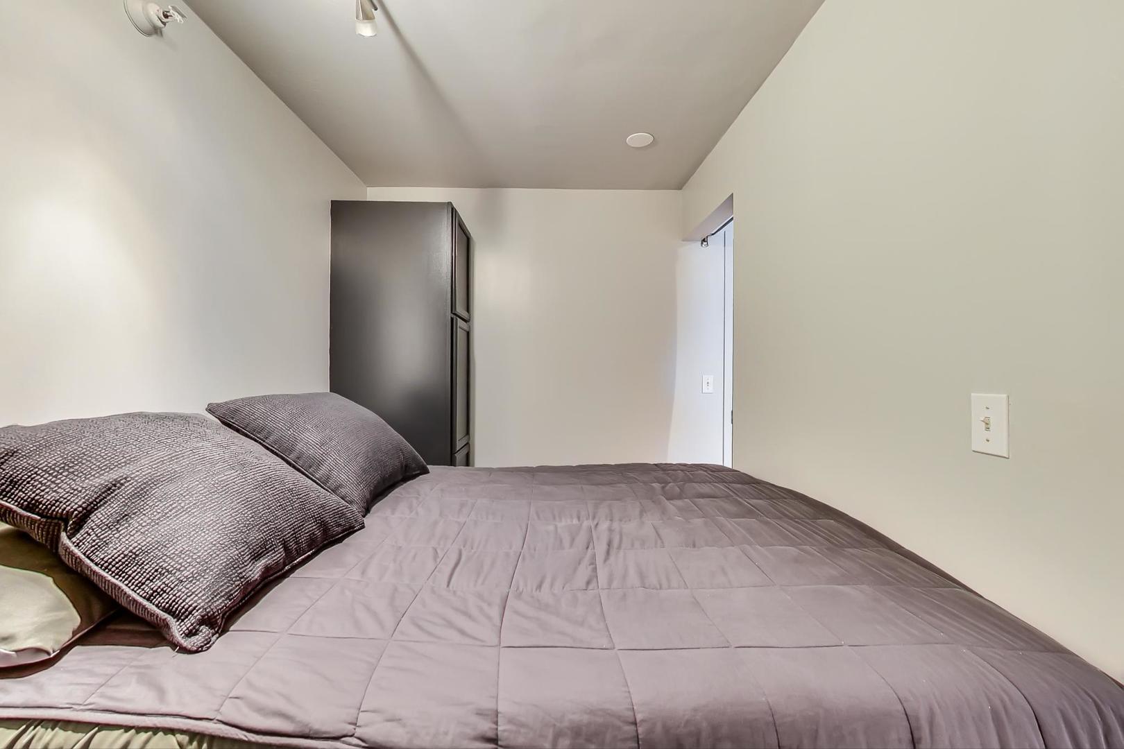 2 East Erie Street, Unit 2204 Chicago, IL 60611 - Photo 11 of 19 a bedroom with a bed and lamp