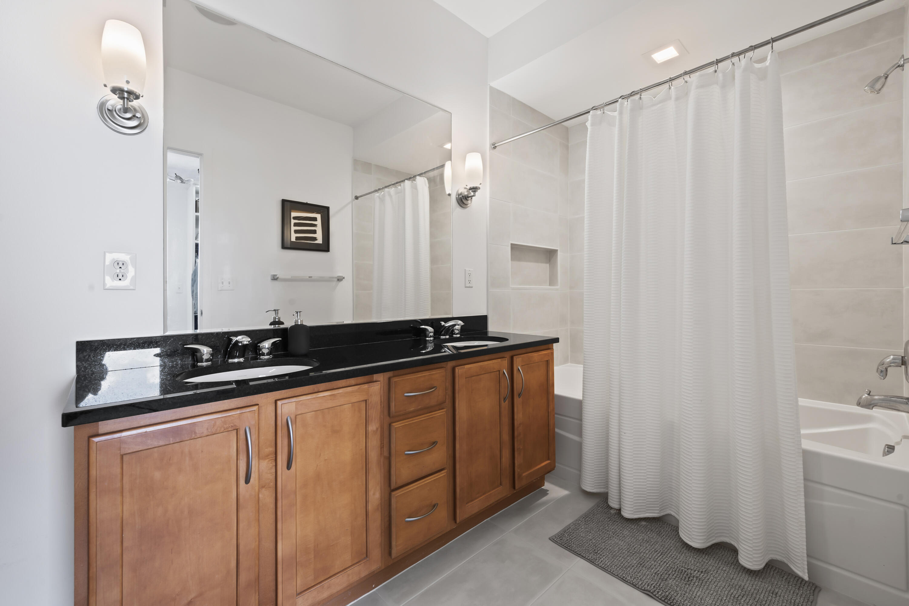 350 North Main Street, Unit 716 Royal Oak, MI 48067 - Photo 16 of 35 Primary Full Bath-2 Sinks