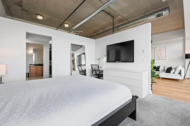 $3,000 | 350 North Main Street, Unit 716, Royal Oak, MI 48067