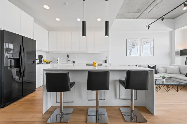 $3,000 | 350 North Main Street, Unit 716, Royal Oak, MI 48067