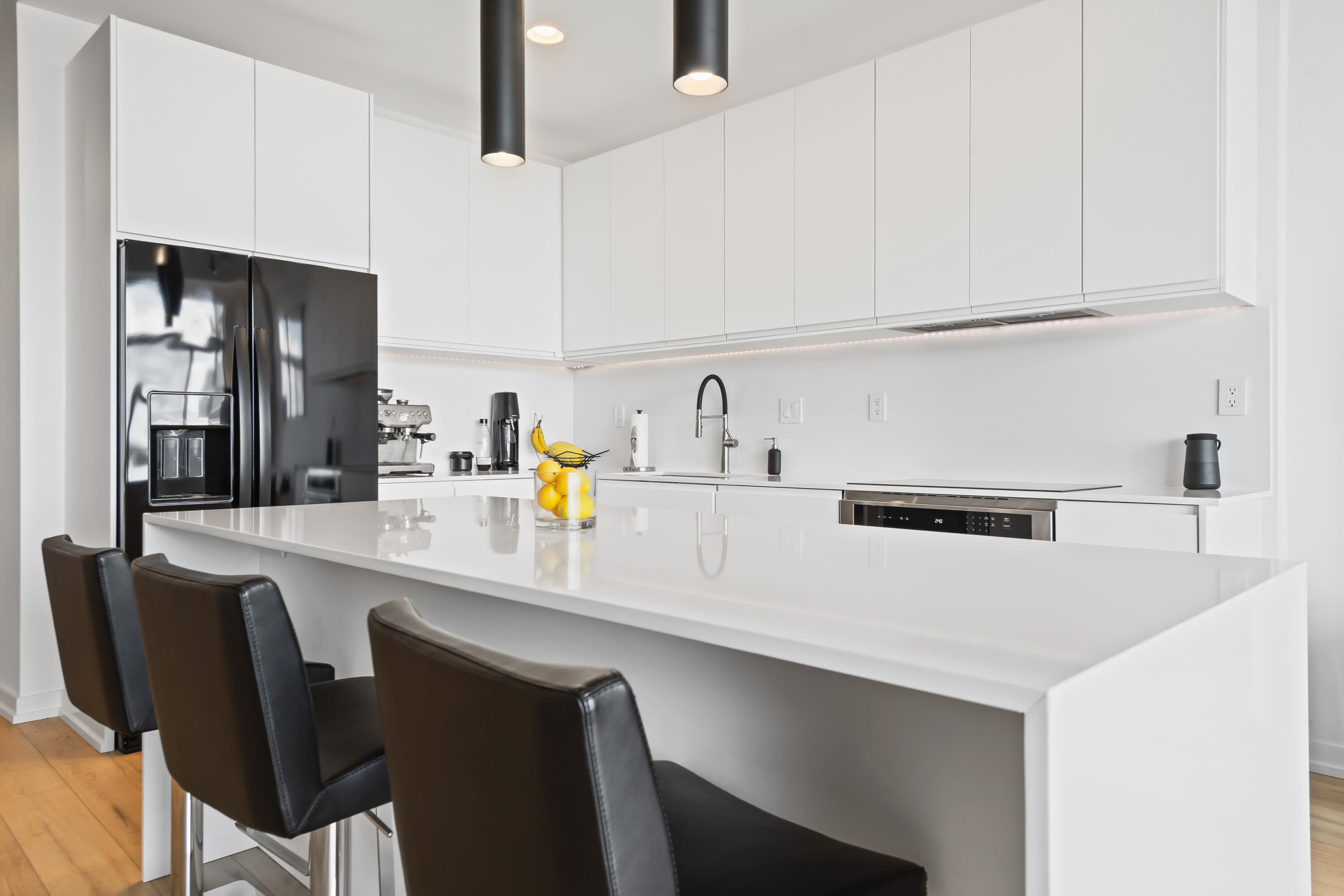 350 North Main Street, Unit 716 Royal Oak, MI 48067 - Photo 3 of 35 Updated Kitchen