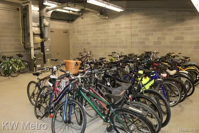 $3,000 | 350 North Main Street, Unit 716, Royal Oak, MI 48067