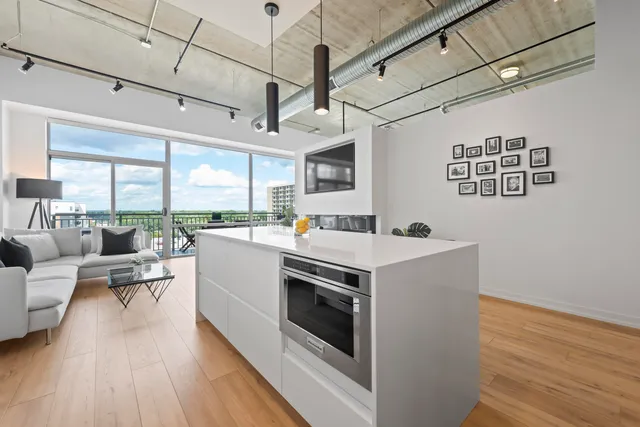 $3,000 | 350 North Main Street, Unit 716, Royal Oak, MI 48067