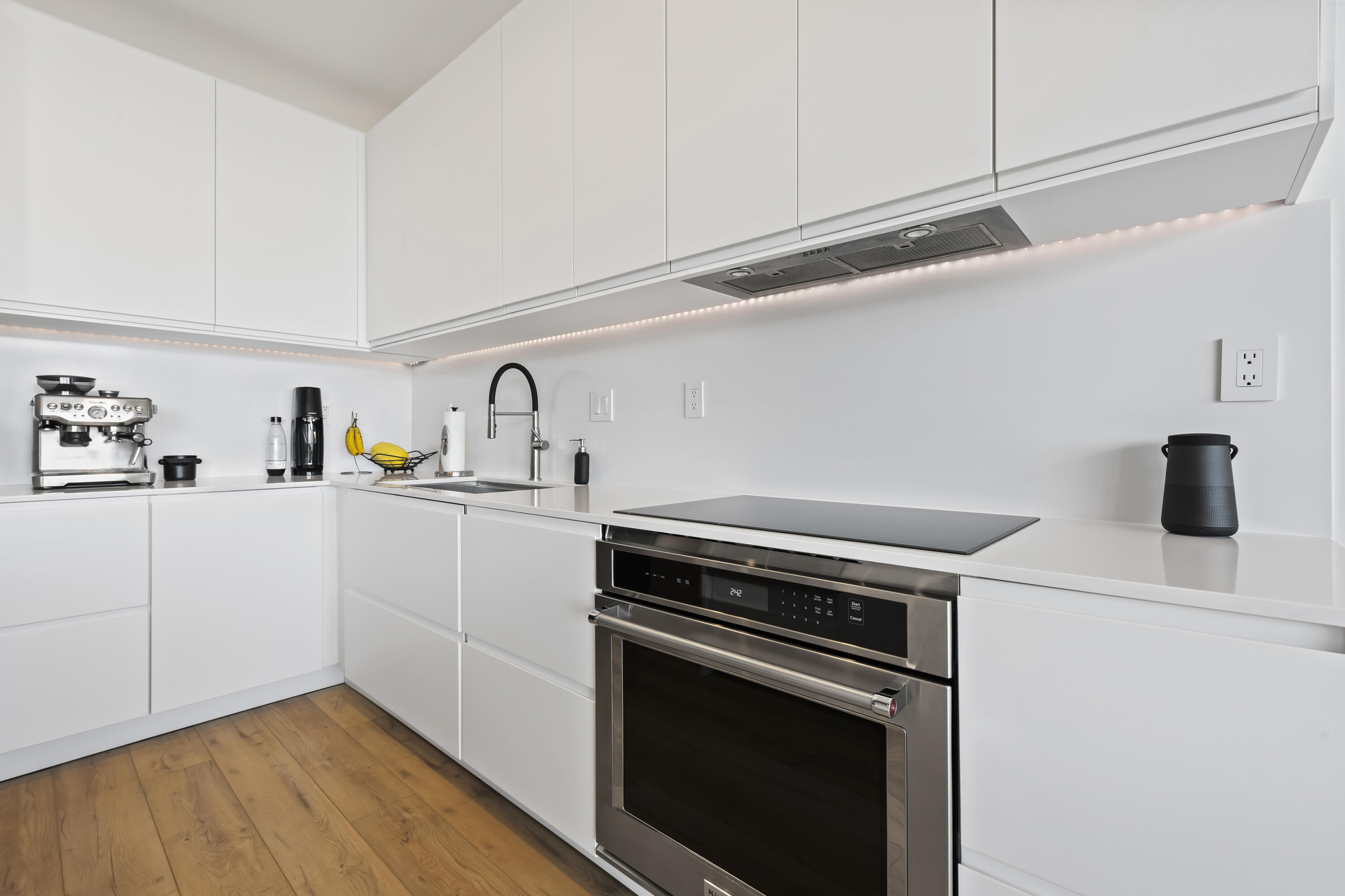 350 North Main Street, Unit 716 Royal Oak, MI 48067 - Photo 7 of 35 Kitchen