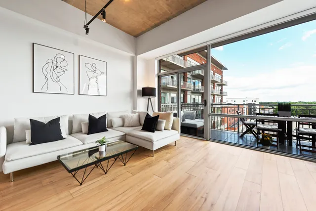 $3,000 | 350 North Main Street, Unit 716, Royal Oak, MI 48067