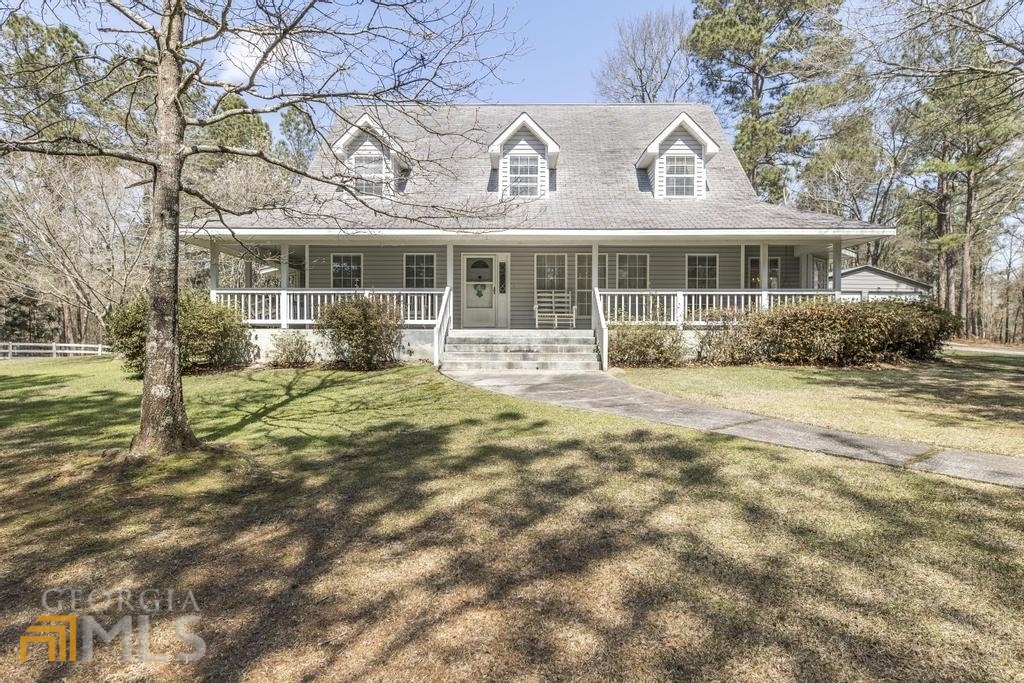 3825 Union Church Road Fort Valley, GA 31030 - Photo 1 of 1 a front view of a house with a yard