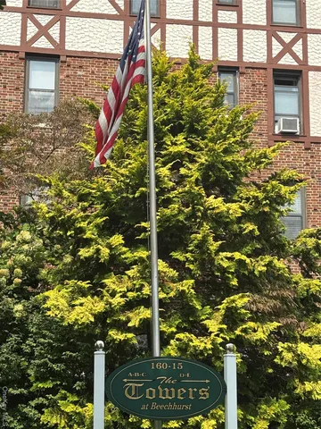 a blue sign that is sitting in front of a house