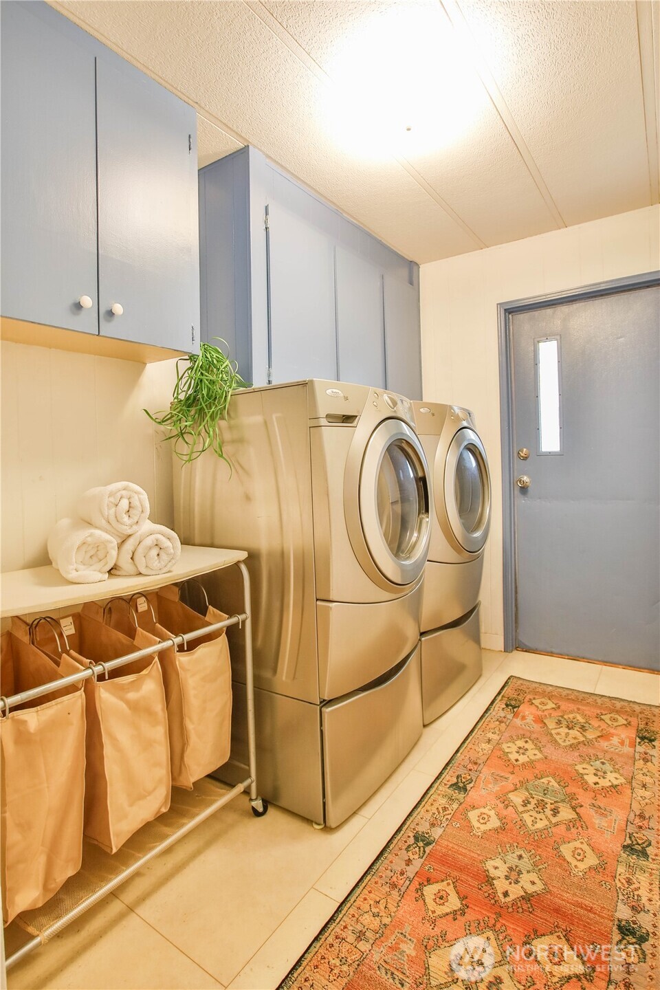 3276 East Harbor Road Langley, WA 98260 - Photo 17 of 37 a utility room with washer and dryer