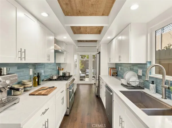 $2,745,000 | 327 62nd Street, Newport Beach, CA 92663